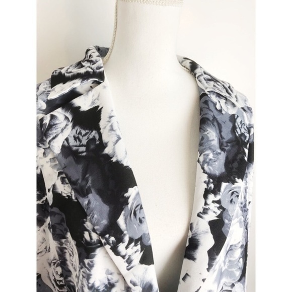 The Fifth Label • NWT Floral Walking Home Coat - Picture 6 of 7